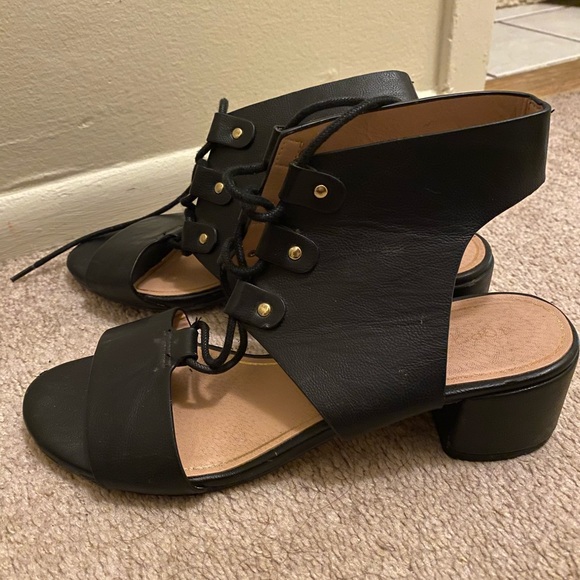 Shoes Bundle - Picture 2 of 6